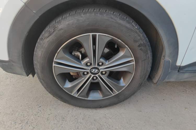 Used Hyundai ix25 2015 1.6L Automatic Two-Wheel Drive Smart GLS Trim Left Front Wheel Hub