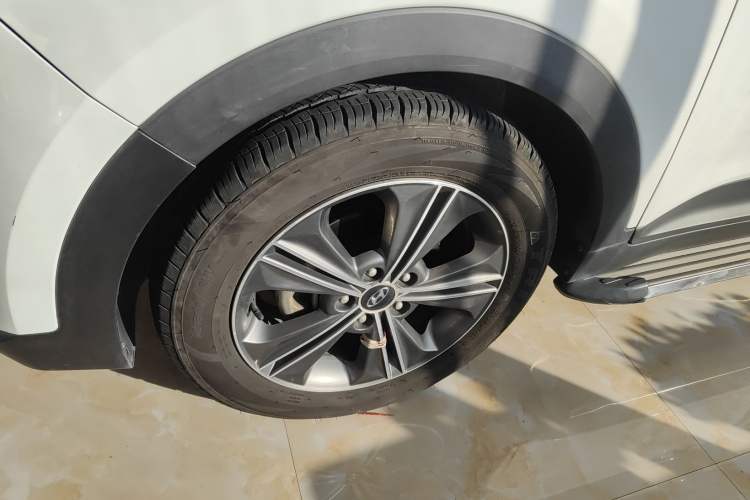 Used Hyundai ix25 2015 1.6L Automatic Two-Wheel Drive Smart GLS Trim Left Front Wheel Hub