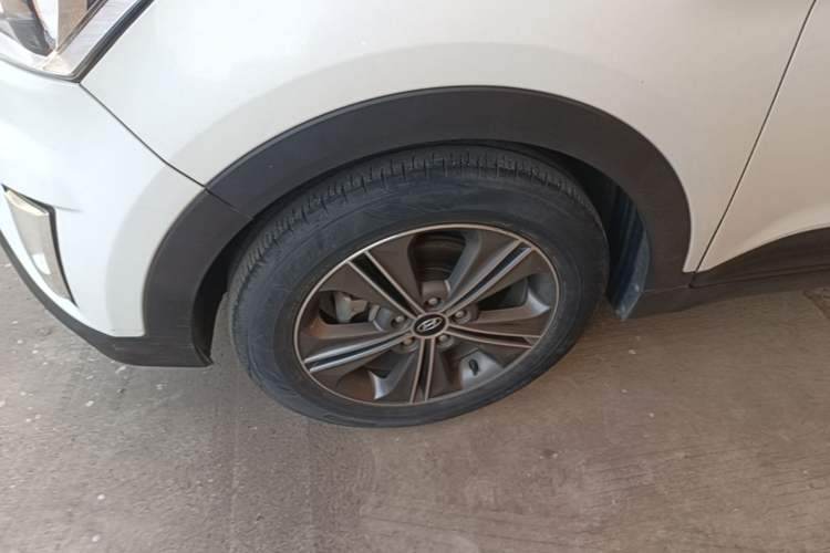 Used Hyundai ix25 2015 1.6L Automatic Two-Wheel Drive Smart GLS Trim Left Front Wheel Hub