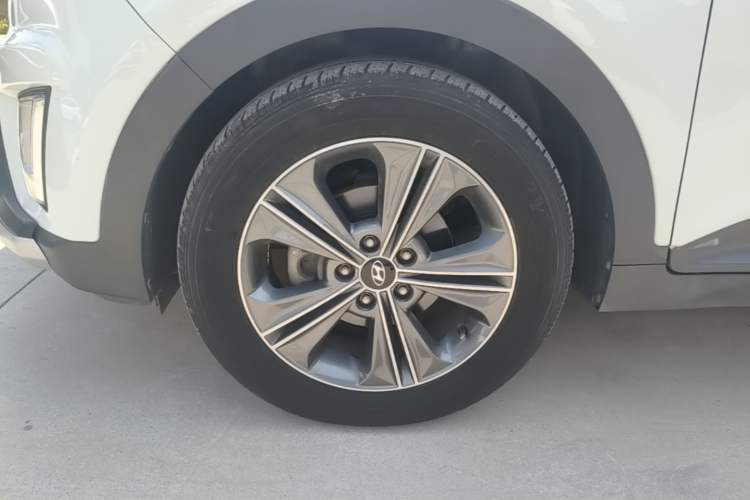 Used Hyundai ix25 2015 1.6L Automatic Two-Wheel Drive Smart GLS Trim Left Front Wheel Hub