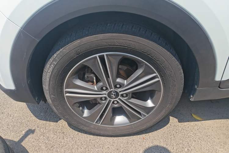 Used Hyundai ix25 2015 1.6L Automatic Two-Wheel Drive Smart GLS Trim Left Front Wheel Hub