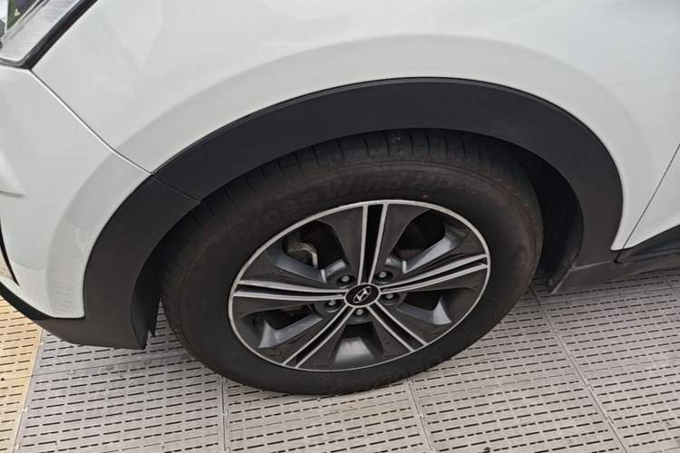 Used Hyundai ix25 2015 1.6L Automatic Two-Wheel Drive Smart GLS Trim Left Front Wheel Hub