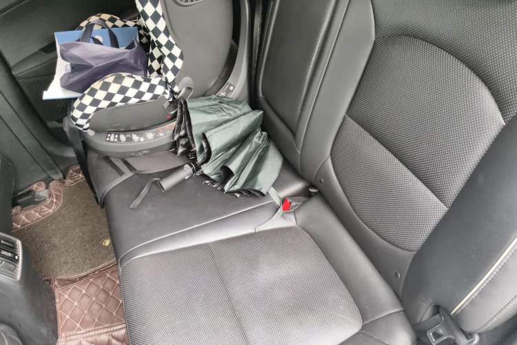 Used Hyundai ix25 2015 1.6L Automatic Two-Wheel-Drive Deluxe DLX Model Left Rear Seat