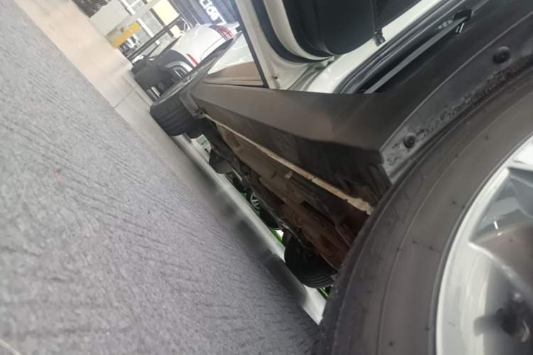Used Hyundai ix25 2015 1.6L Automatic Two-Wheel-Drive Deluxe DLX Model Left Side Sill