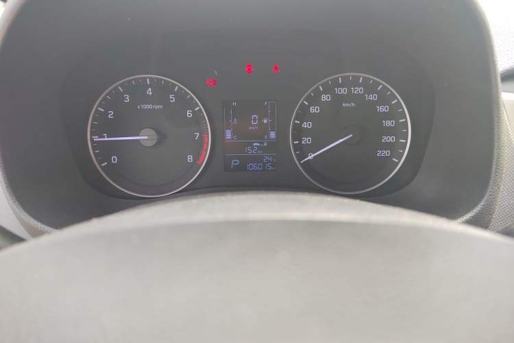 Used Hyundai ix25 2015 1.6L Automatic Two-Wheel Drive Fashionable GS Model Odometer Close Up