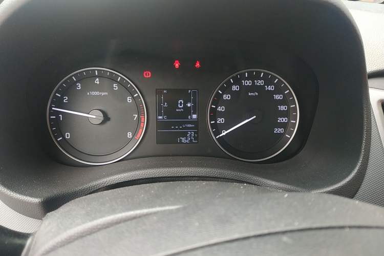 Used Hyundai ix25 2015 1.6L Manual Two-Wheel Drive Fashionable GS Model Odometer Close Up