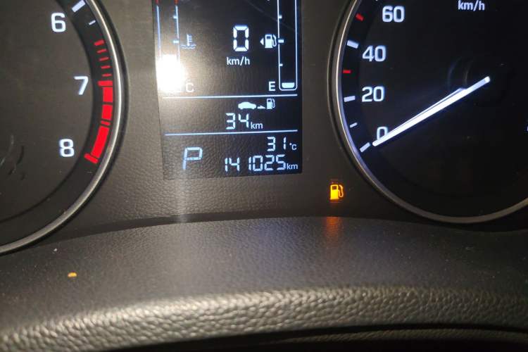 Used Hyundai ix25 2015 1.6L Automatic Two-Wheel Drive Smart GLS Trim Odometer Close Up