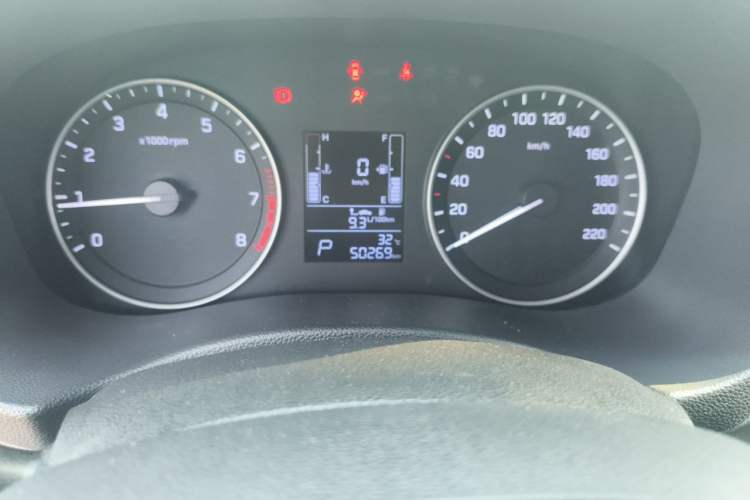 Used Hyundai ix25 2015 1.6L Automatic Two-Wheel Drive Smart GLS Trim Odometer Close Up