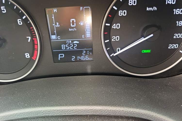 Used Hyundai ix25 2015 1.6L Automatic Two-Wheel-Drive Deluxe DLX Model Odometer Close Up