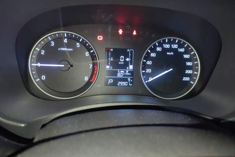 Used Hyundai ix25 2015 1.6L Automatic Two-Wheel Drive Smart GLS Trim Odometer Close Up
