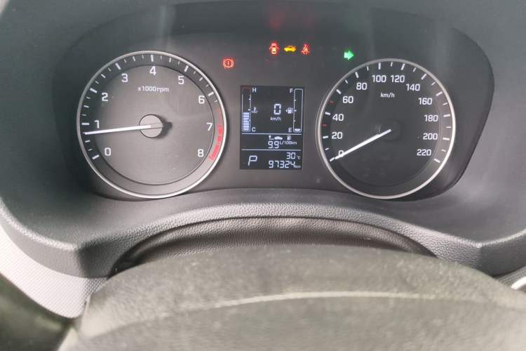 Used Hyundai ix25 2015 1.6L Automatic Two-Wheel-Drive Deluxe DLX Model Odometer Close Up
