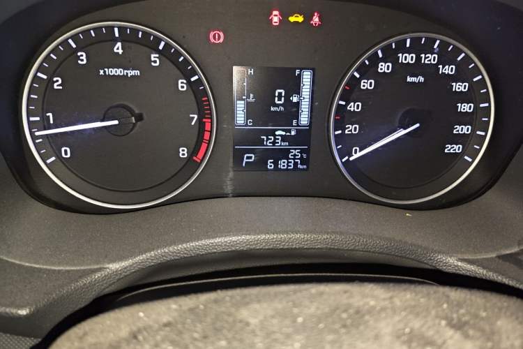 Used Hyundai ix25 2015 1.6L Automatic Two-Wheel Drive Fashionable GS Model Odometer Close Up