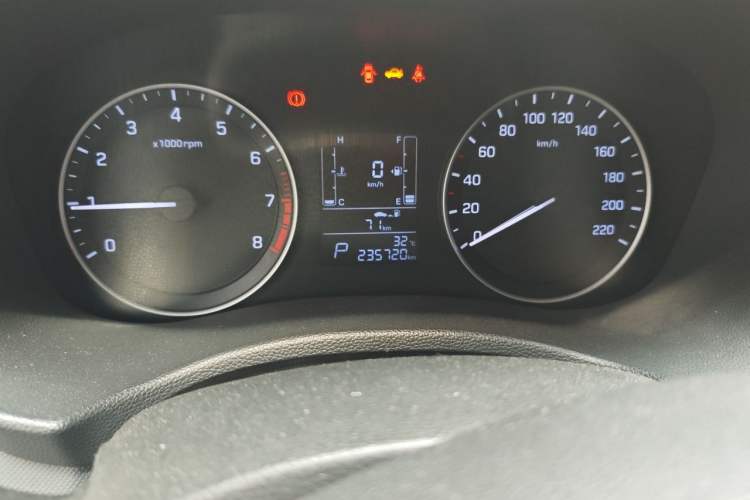 Used Hyundai ix25 2015 1.6L Automatic Two-Wheel Drive Smart GLS Trim Odometer Close Up