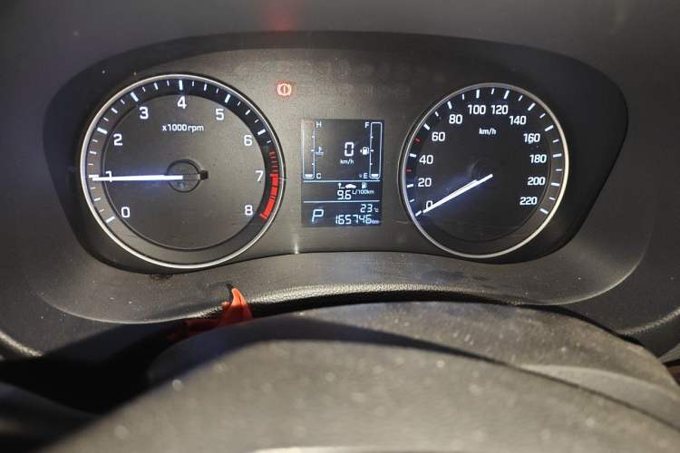 Used Hyundai ix25 2015 1.6L Automatic Two-Wheel Drive Smart GLS Trim Odometer Close Up