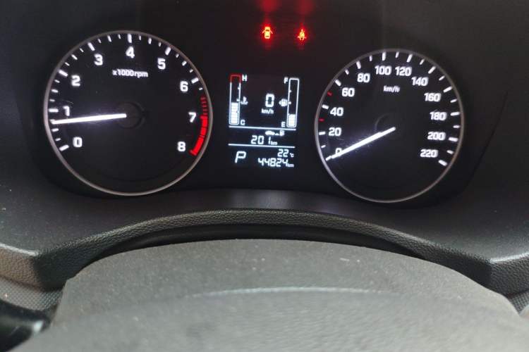 Used Hyundai ix25 2015 1.6L Automatic Two-Wheel Drive Smart GLS Trim Odometer Close Up