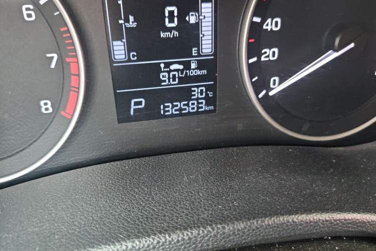 Used Hyundai ix25 2015 1.6L Automatic Two-Wheel Drive Smart GLS Trim Odometer Close Up