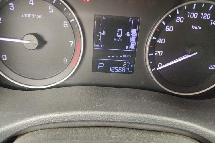 Used Hyundai ix25 2015 1.6L Automatic Two-Wheel Drive Smart GLS Trim Odometer Close Up