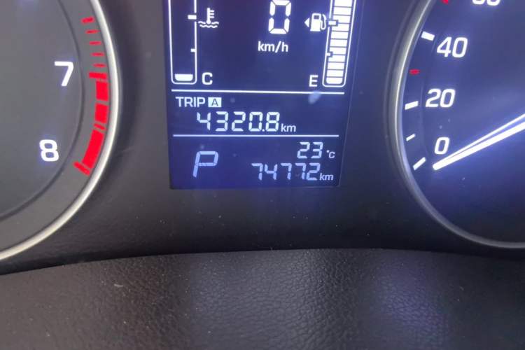 Used Hyundai ix25 2015 1.6L Automatic Two-Wheel Drive Smart GLS Trim Odometer Close Up