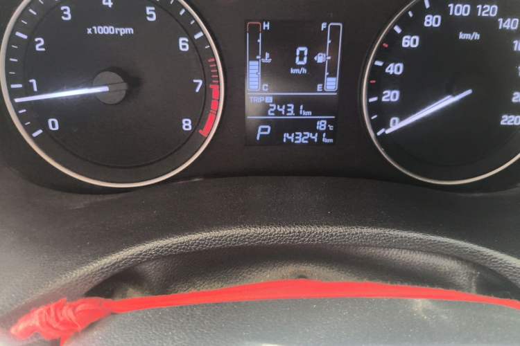 Used Hyundai ix25 2015 1.6L Automatic Two-Wheel Drive Smart GLS Trim Odometer Close Up