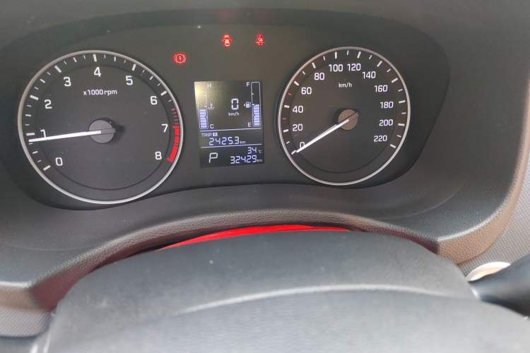 Used Hyundai ix25 2015 1.6L Automatic Two-Wheel Drive Smart GLS Trim Odometer Close Up