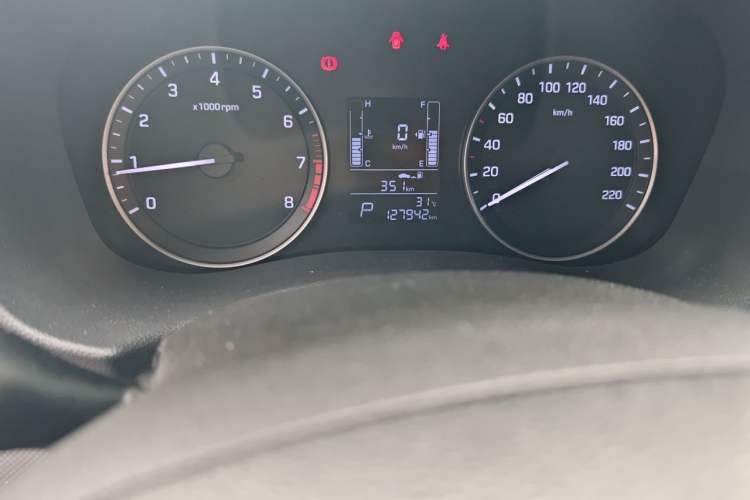 Used Hyundai ix25 2015 1.6L Automatic Two-Wheel-Drive Deluxe DLX Model Odometer Close Up