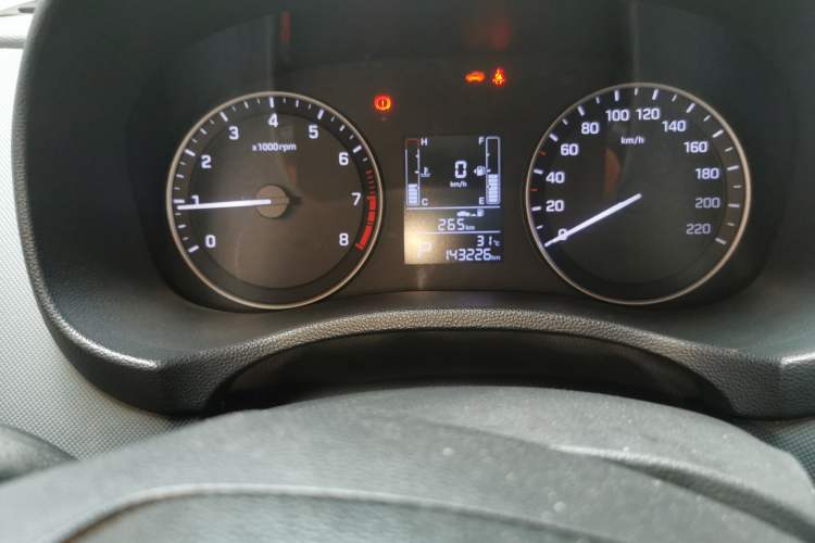 Used Hyundai ix25 2015 1.6L Automatic Two-Wheel-Drive Deluxe DLX Model Odometer Close Up
