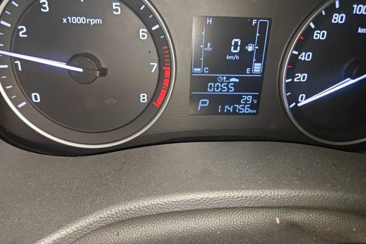 Used Hyundai ix25 2015 1.6L Automatic Two-Wheel-Drive Deluxe DLX Model Odometer Close Up