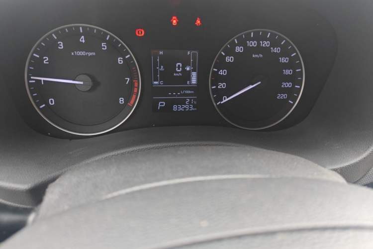 Used Hyundai ix25 2015 1.6L Automatic Two-Wheel-Drive Deluxe DLX Model Odometer Close Up