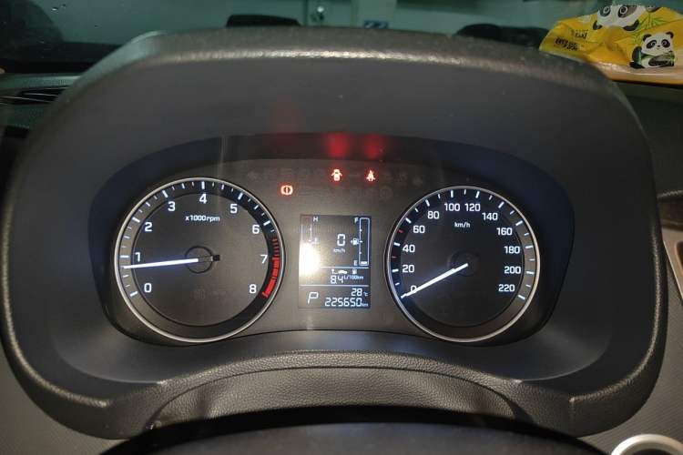 Used Hyundai ix25 2015 1.6L Automatic Two-Wheel Drive Smart GLS Trim Odometer Close Up