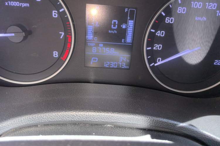 Used Hyundai ix25 2015 1.6L Automatic Two-Wheel Drive Smart GLS Trim Odometer Close Up