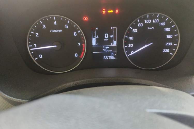 Used Hyundai ix25 2015 1.6L Manual Two-Wheel Drive Fashionable GS Model Odometer Close Up