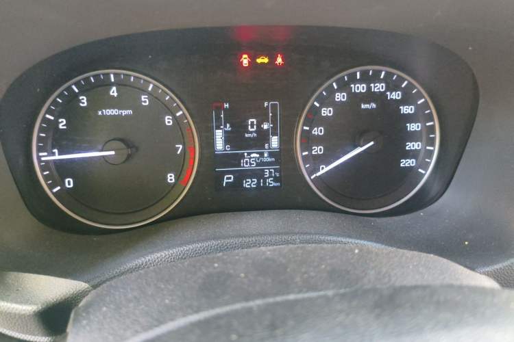 Used Hyundai ix25 2015 1.6L Automatic Two-Wheel Drive Smart GLS Trim Odometer Close Up