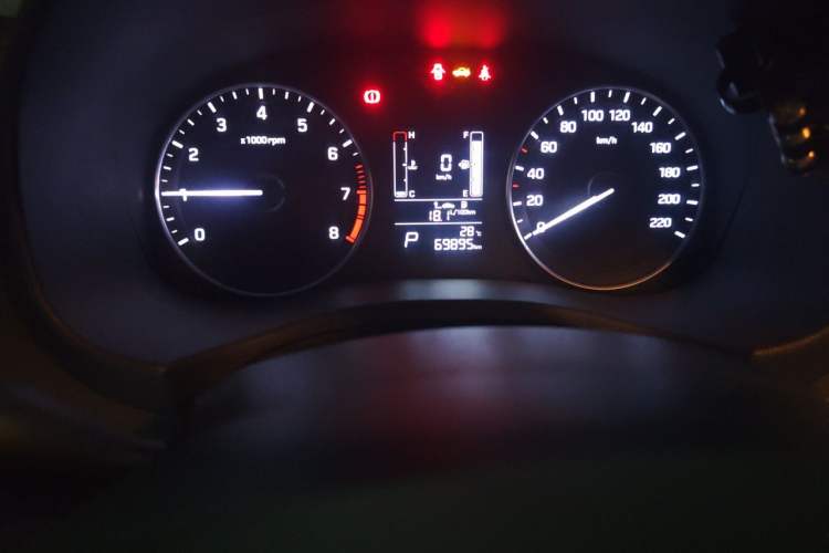 Used Hyundai ix25 2015 1.6L Automatic Two-Wheel Drive Smart GLS Trim Odometer Close Up