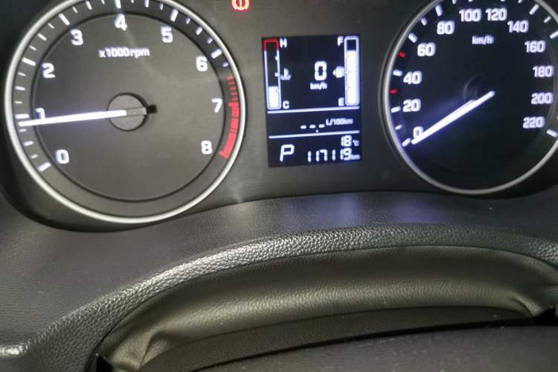 Used Hyundai ix25 2015 1.6L Automatic Two-Wheel Drive Smart GLS Trim Odometer Close Up