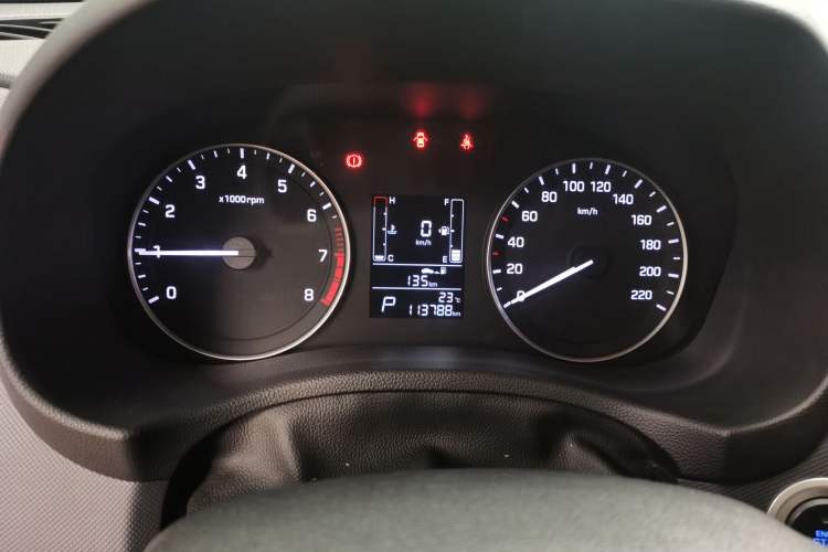 Used Hyundai ix25 2015 1.6L Automatic Two-Wheel-Drive Deluxe DLX Model Odometer Close Up