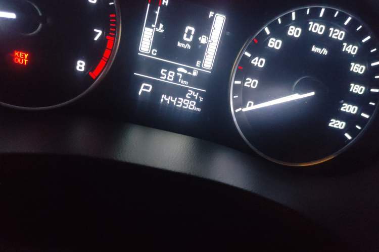 Used Hyundai ix25 2015 1.6L Automatic Two-Wheel-Drive Deluxe DLX Model Odometer Close Up