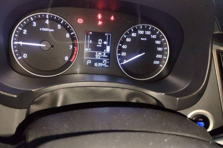 Used Hyundai ix25 2015 1.6L Automatic Two-Wheel Drive Smart GLS Trim Odometer Close Up