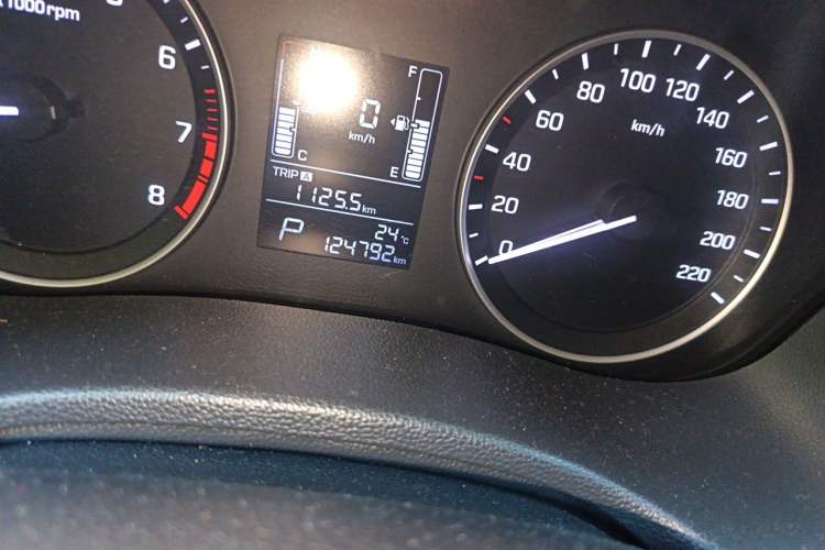 Used Hyundai ix25 2015 1.6L Automatic Two-Wheel Drive Smart GLS Trim Odometer Close Up