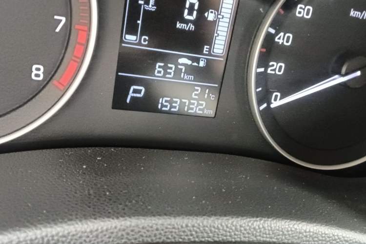 Used Hyundai ix25 2015 1.6L Automatic Two-Wheel-Drive Deluxe DLX Model Odometer Close Up