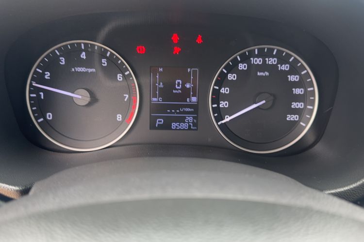 Used Hyundai ix25 2015 1.6L Automatic Two-Wheel-Drive Deluxe DLX Model Odometer Close Up