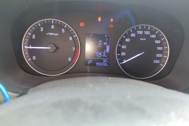 Used Hyundai ix25 2015 1.6L Automatic Two-Wheel Drive Smart GLS Trim Odometer Close Up