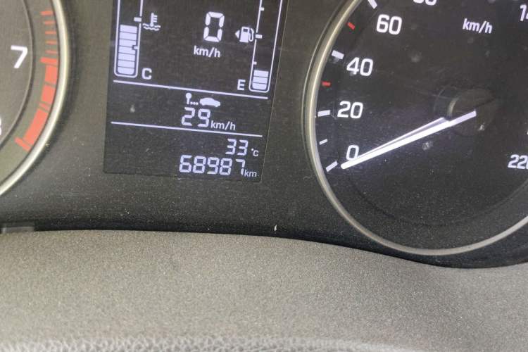 Used Hyundai ix25 2015 1.6L Manual Two-Wheel Drive Fashionable GS Model Odometer Close Up