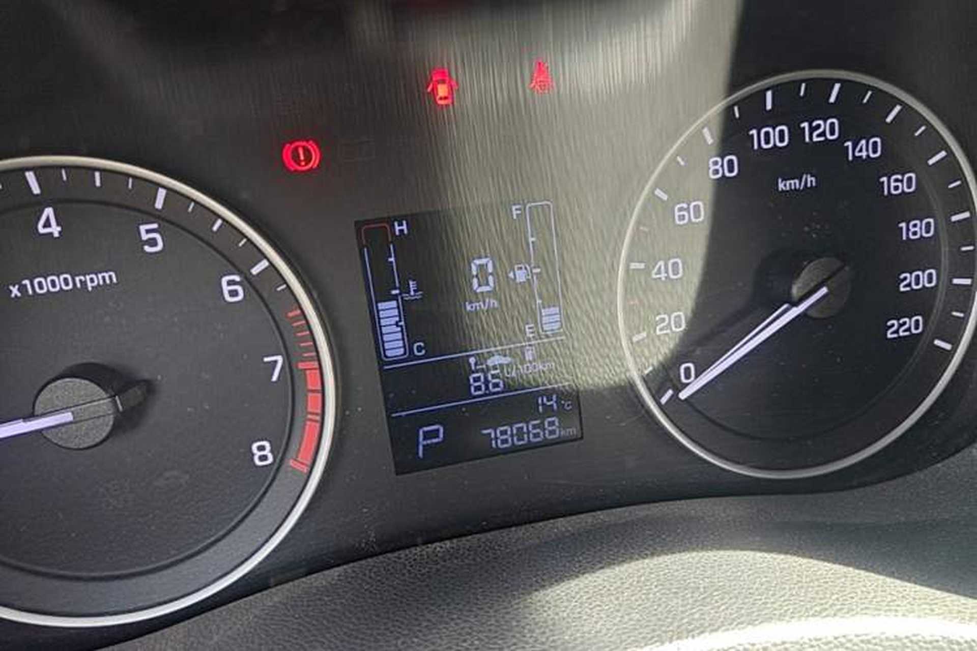 Used Hyundai ix25 2015 1.6L Automatic Two-Wheel Drive Fashionable GS Model Odometer Close Up