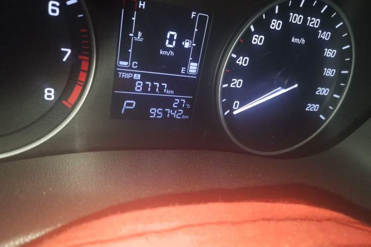 Used Hyundai ix25 2015 1.6L Automatic Two-Wheel Drive Smart GLS Trim Odometer Close Up