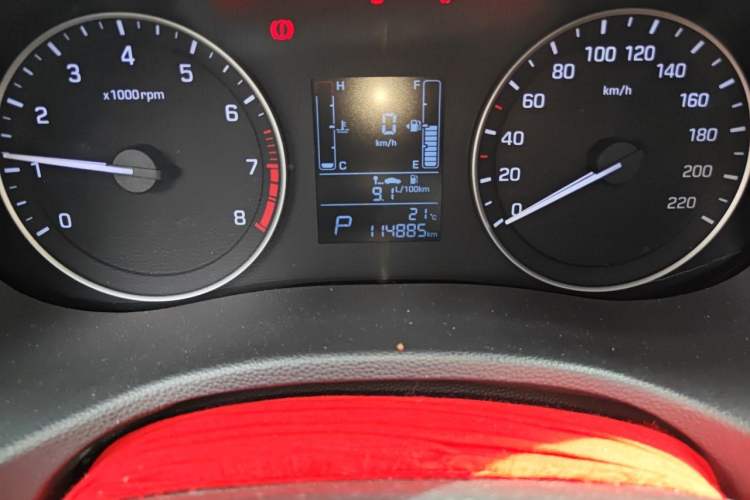 Used Hyundai ix25 2015 1.6L Automatic Two-Wheel-Drive Deluxe DLX Model Odometer Close Up