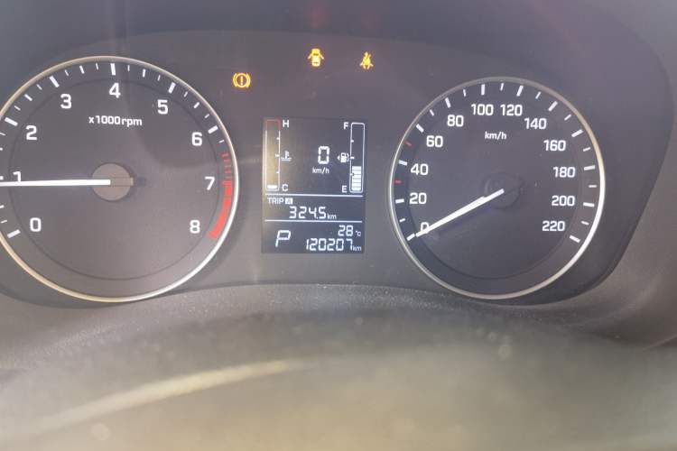 Used Hyundai ix25 2015 1.6L Automatic Two-Wheel Drive Smart GLS Trim Odometer Close Up