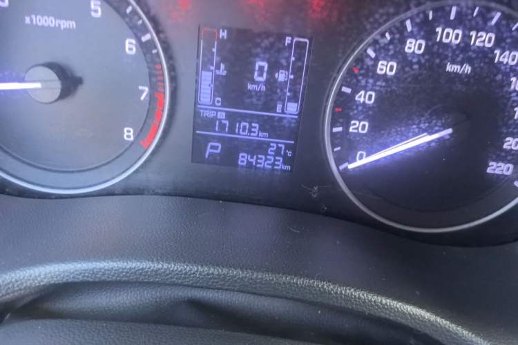 Used Hyundai ix25 2015 1.6L Automatic Two-Wheel Drive Fashionable GS Model Odometer Close Up