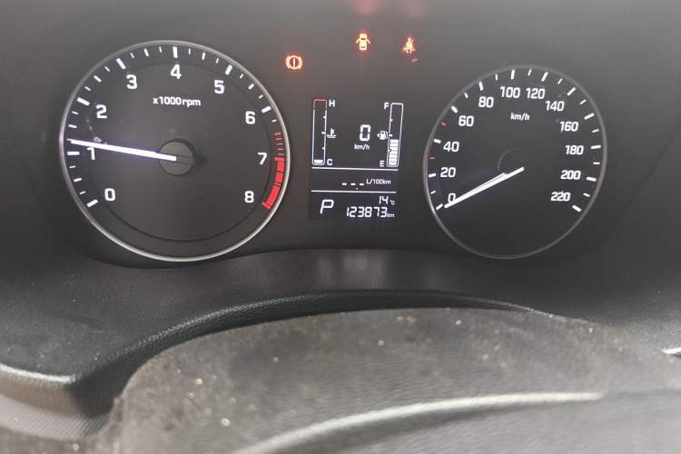 Used Hyundai ix25 2015 1.6L Automatic Two-Wheel Drive Smart GLS Trim Odometer Close Up