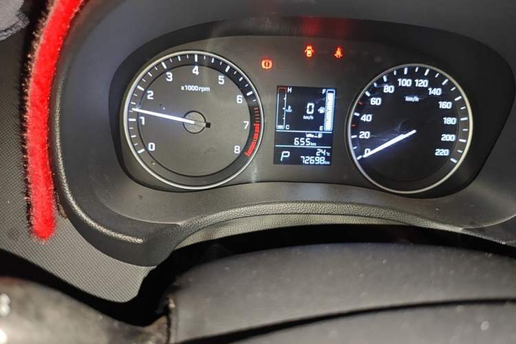 Used Hyundai ix25 2015 1.6L Automatic Two-Wheel Drive Smart GLS Trim Odometer Close Up