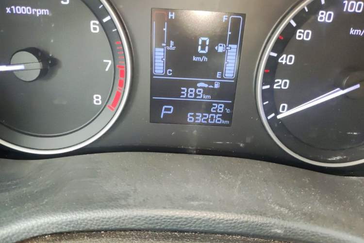 Used Hyundai ix25 2015 1.6L Automatic Two-Wheel Drive Smart GLS Trim Odometer Close Up